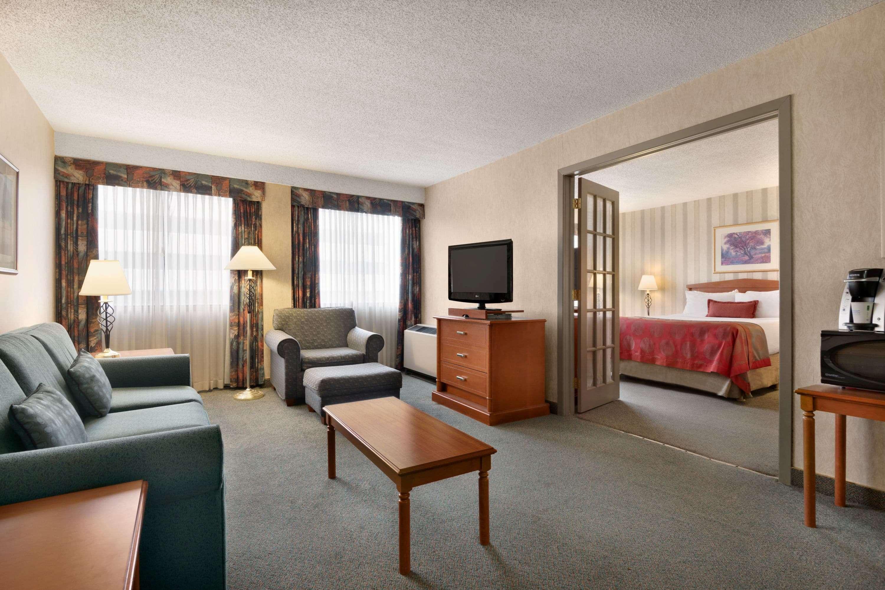 Ramada Plaza By Wyndham Regina Downtown Hotell Eksteriør bilde