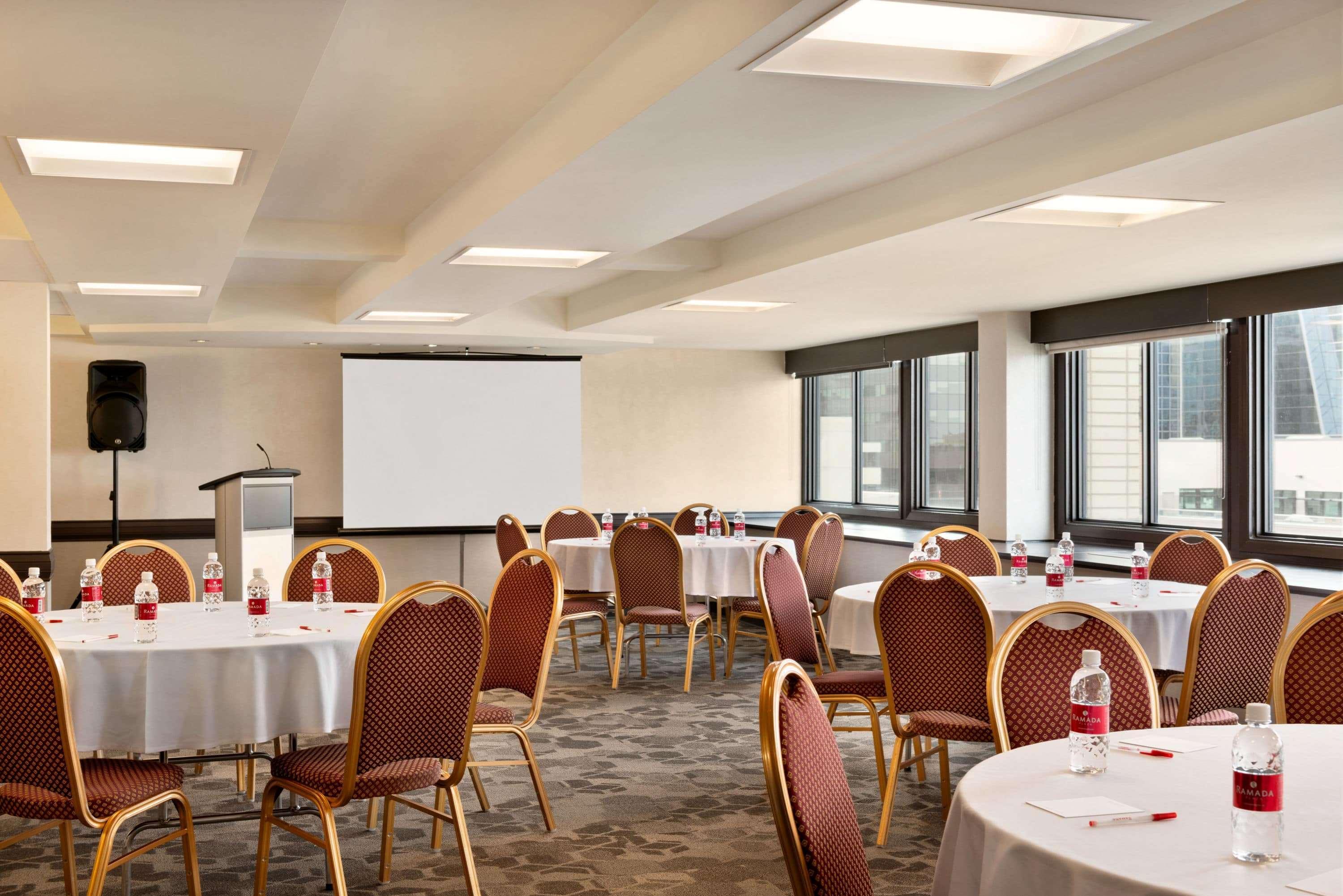 Ramada Plaza By Wyndham Regina Downtown Hotell Eksteriør bilde